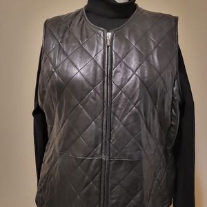Leather zipup vest in Black